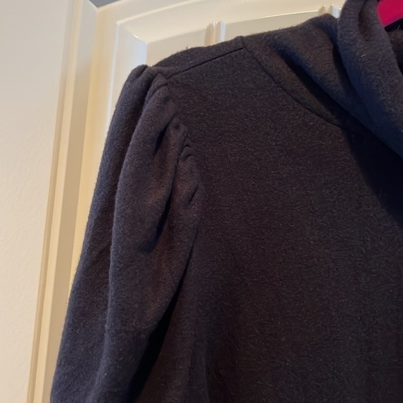 𝅺soft black turtleneck with slight puff shoulder classic
Staple size XXL - Picture 4 of 11